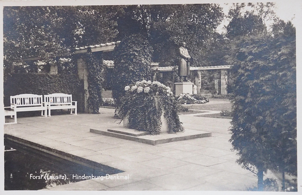 Hindenburgdenkmal auf der Wehrinsel