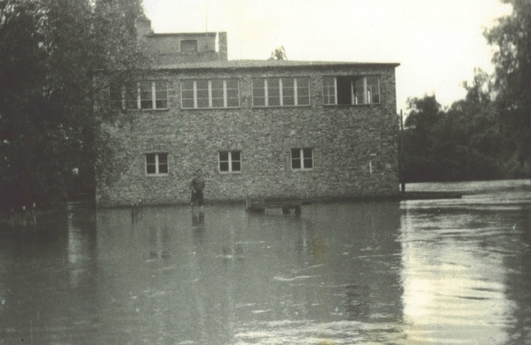 Hochwasser 1958 in der C.-A.-Groeschke-Straße 14 b